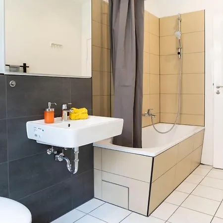 Shabby Chic Self Checkin And Free Street Parking